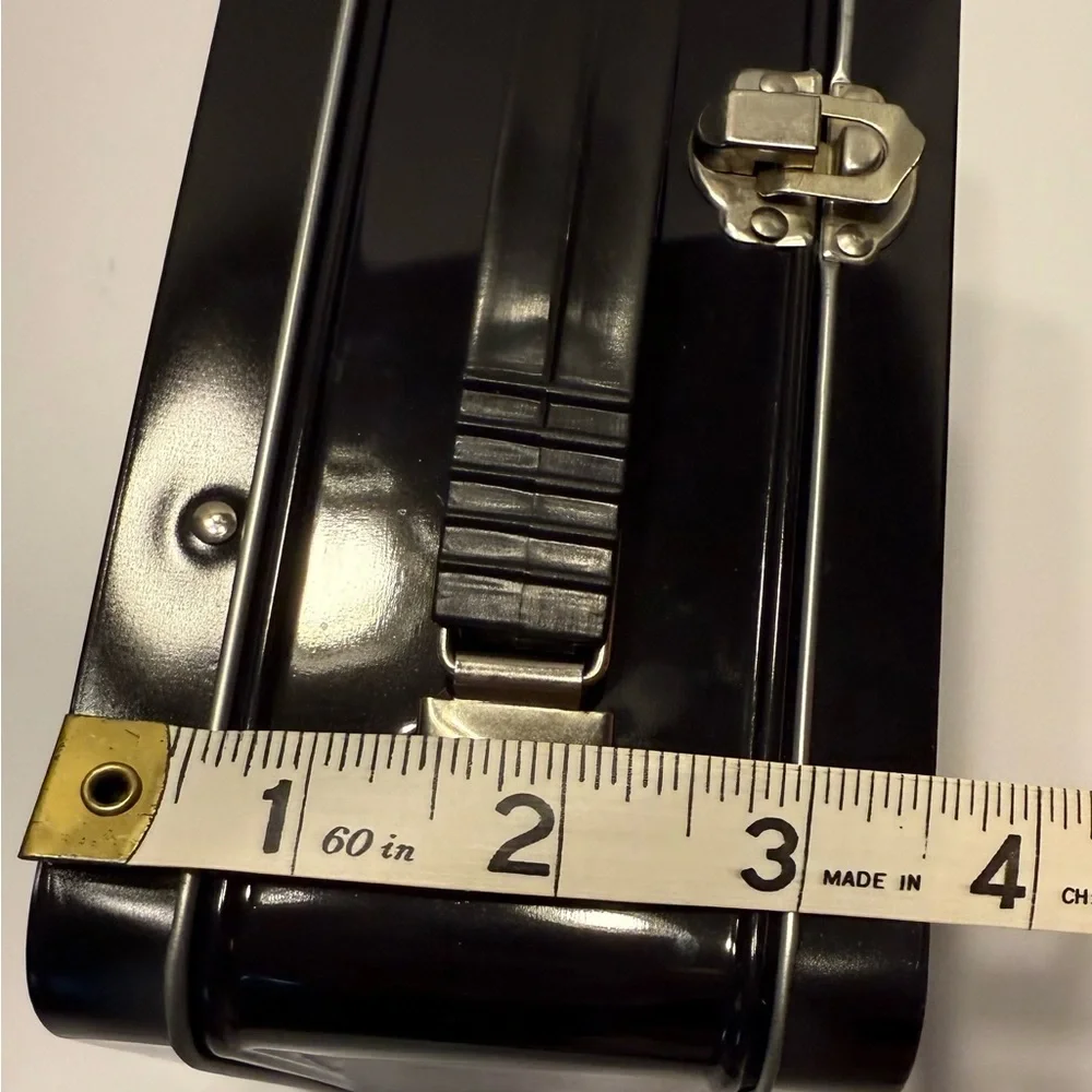 Rare Cher Thermal Metal Lunchbox Themed Dressed To Kill tour 2013 collectible - Picture 9 of 11